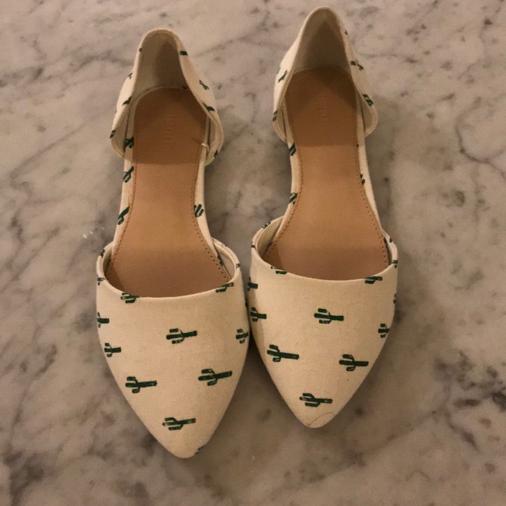 Women’s flats